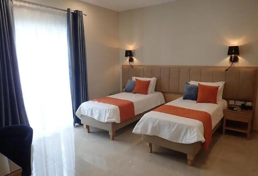 اتاق استاندارد چهارنفره با بالکن, Duncan Guesthouse