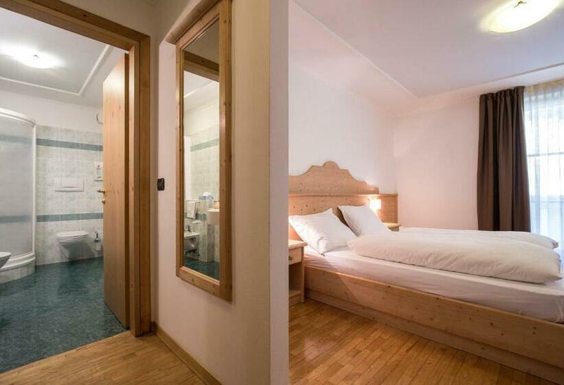 חדר סטנדרט, Erica