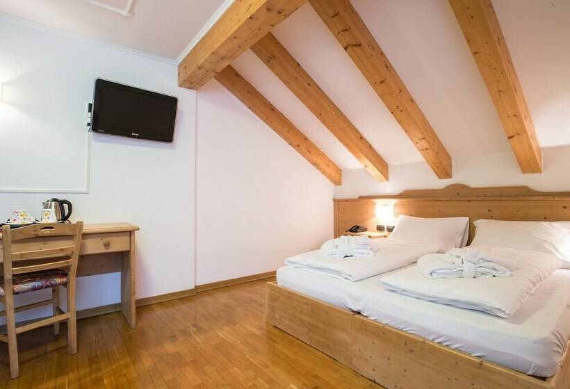 חדר סטנדרט, Erica