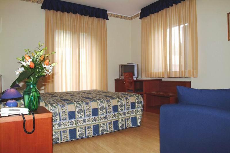 Номер Стандарт Трехместный, International