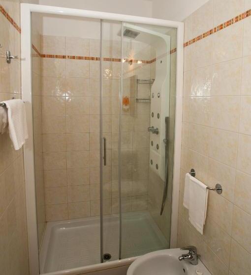 جناح مطلّ علي البحر, Kaly