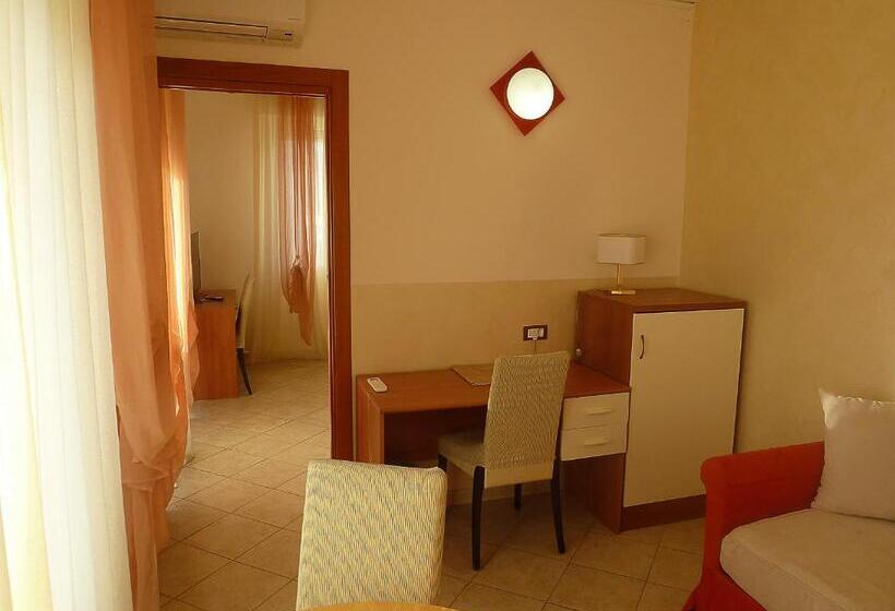 جناح مطلّ علي البحر, Kaly