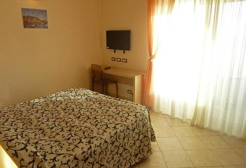 غرفة قياسية مطلّة علي البحر, Kaly