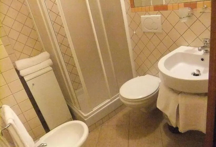 اتاق اساندارد با چشم‌انداز جانبی به دریا, Kaly
