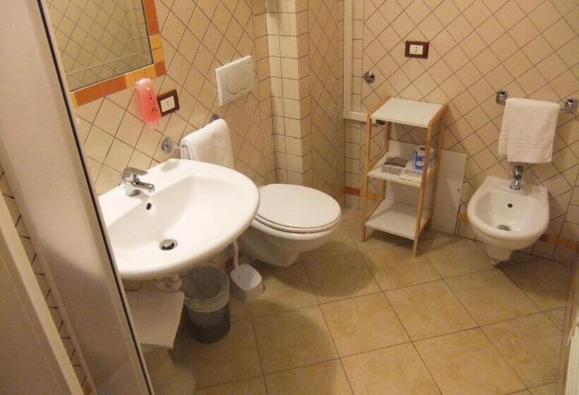 جناح جونيور مزوَّد بشرفة, Kaly