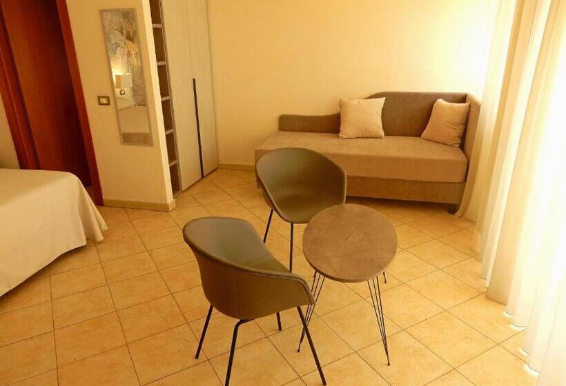 جناح جونيور مزوَّد بشرفة, Kaly