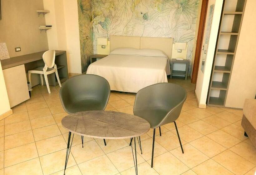 جناح جونيور مزوَّد بشرفة, Kaly