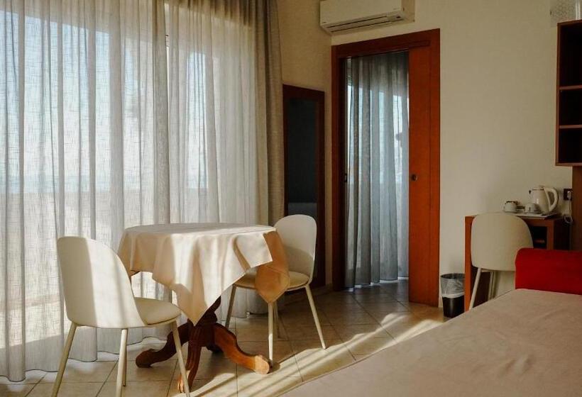 جناح مطلّ علي البحر, Kaly