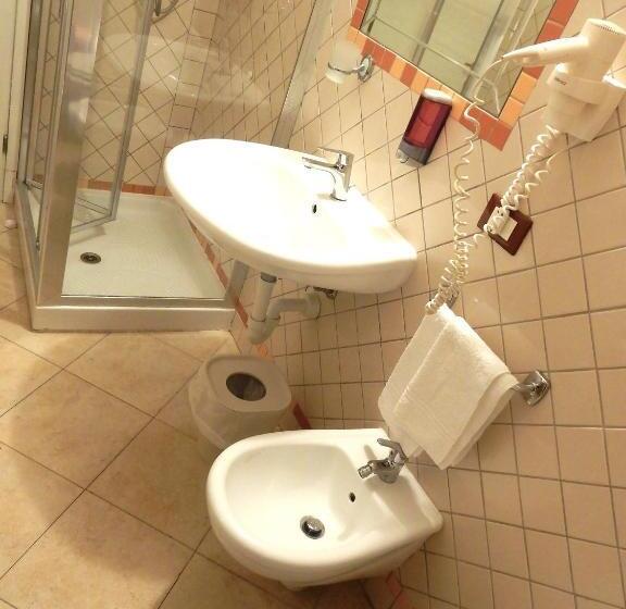 جناح جونيور مزوَّد بشرفة, Kaly