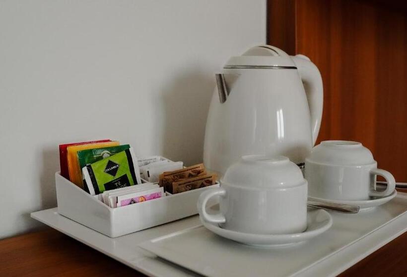 جناح جونيور مزوَّد بشرفة, Kaly