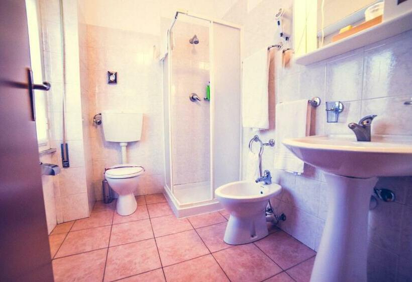 غرفة قياسية فردية, La Gaietta