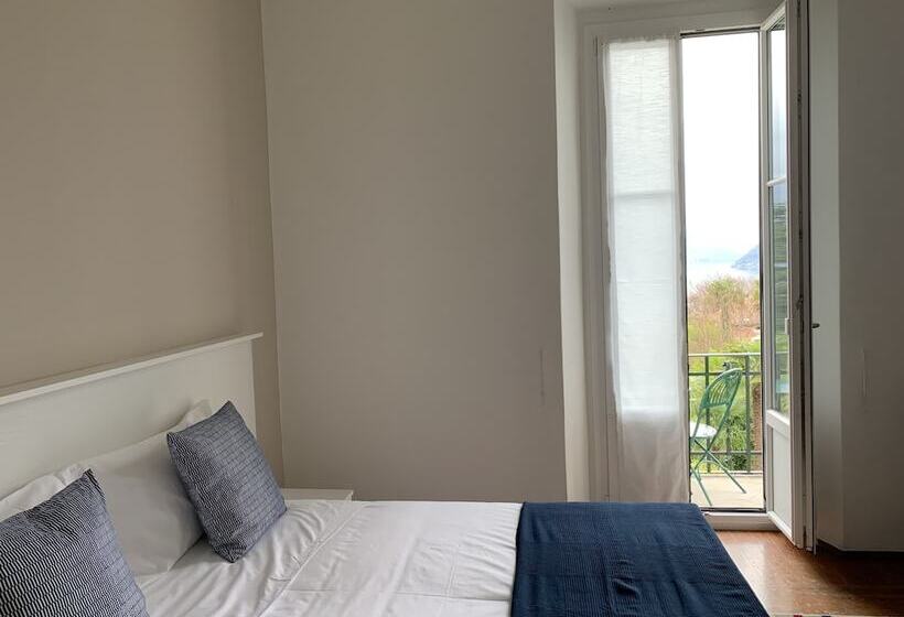 Superior room with lake view, Loveno