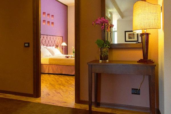 수피리어 룸, Messenion