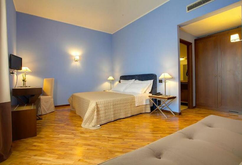 Pokój Czteroosobowy Standard, Messenion