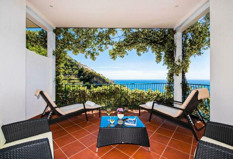 סוויטת ג'וניור נוף לים, Pellegrino