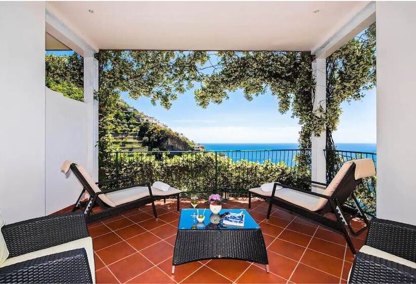 סוויטת ג'וניור נוף לים, Pellegrino