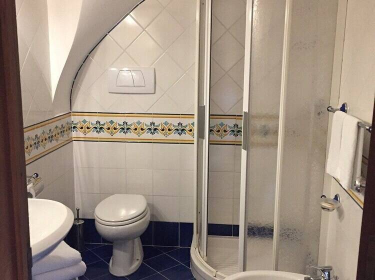 스탠다드 룸 측면 바다 전망, Pellegrino