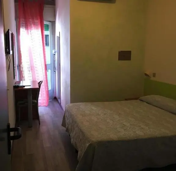 Economy Triple Room, Promenade