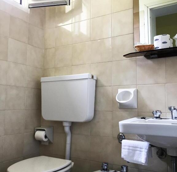 غرفة إقتصادية ثلاثية, Promenade