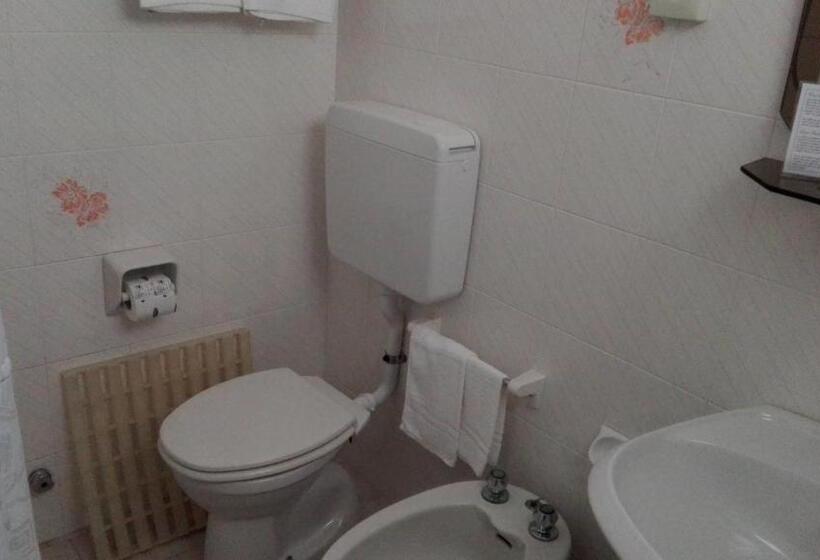 غرفة إقتصادية رباعية, Promenade