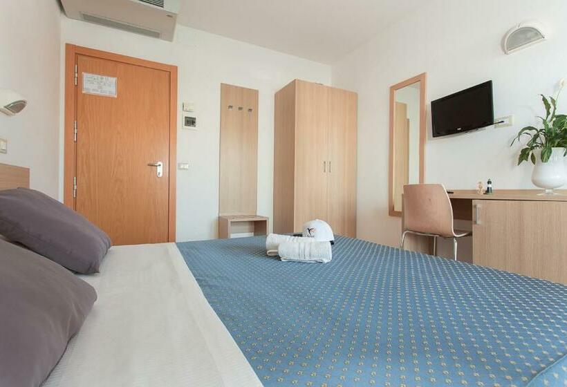 חדר סטנדרט לשלושה, Souvenir