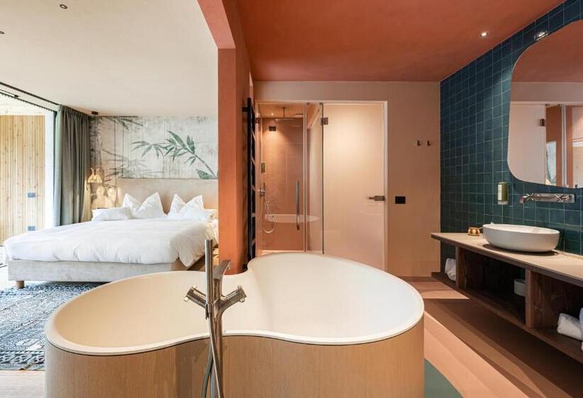 מיטת קינג בסוויטה, Latemar   Hotel Suites Spa