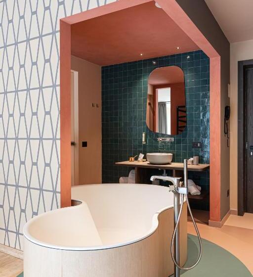 מיטת קינג בסוויטה, Latemar   Hotel Suites Spa