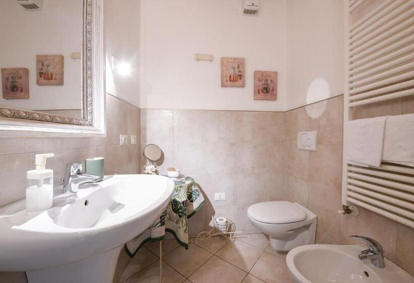 Четырехместный Номер Deluxe, Le Rêve   Lake View Rooms