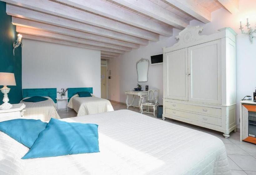 Четырехместный Номер Deluxe, Le Rêve   Lake View Rooms