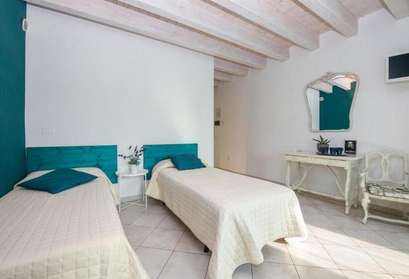 Четырехместный Номер Deluxe, Le Rêve   Lake View Rooms