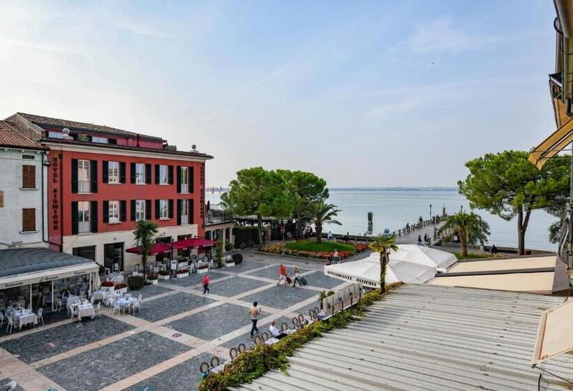 Четырехместный Номер Стандарт, Le Rêve   Lake View Rooms