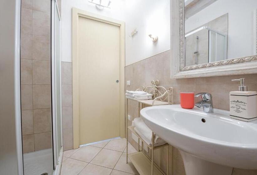 Четырехместный Номер Стандарт, Le Rêve   Lake View Rooms