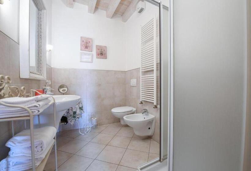 غرفة قياسية رباعية, Le Rêve   Lake View Rooms