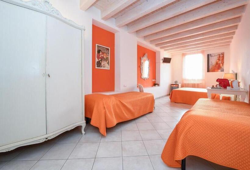غرفة قياسية رباعية, Le Rêve   Lake View Rooms