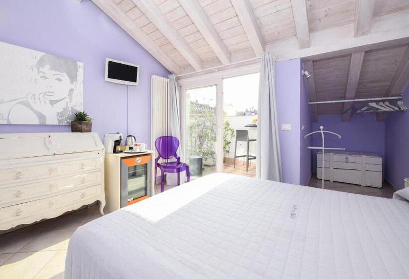 Номер Стандарт с Балконом, Le Rêve   Lake View Rooms