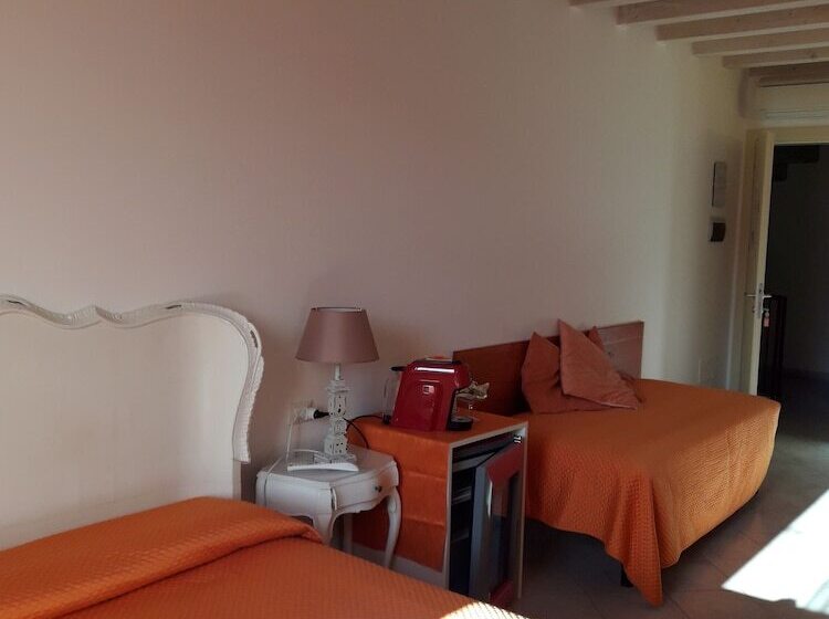 غرفة قياسية رباعية, Le Rêve   Lake View Rooms