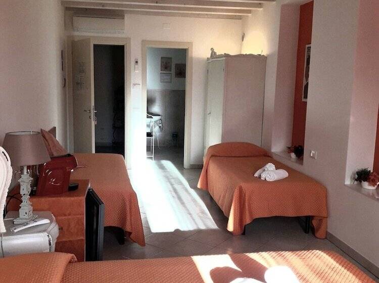 Четырехместный Номер Стандарт, Le Rêve   Lake View Rooms