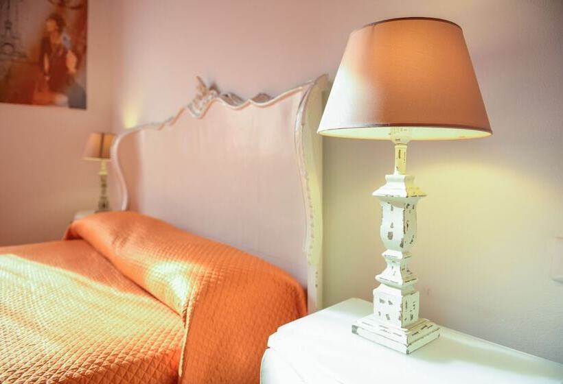 Четырехместный Номер Стандарт, Le Rêve   Lake View Rooms