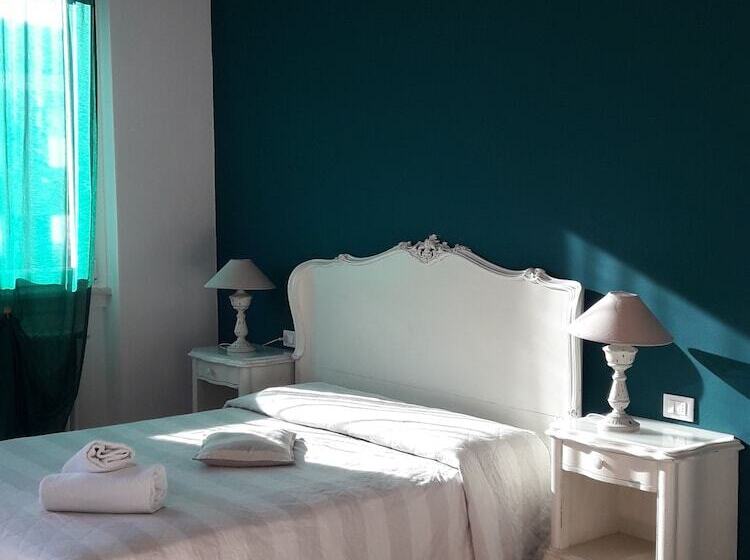 Четырехместный Номер Deluxe, Le Rêve   Lake View Rooms