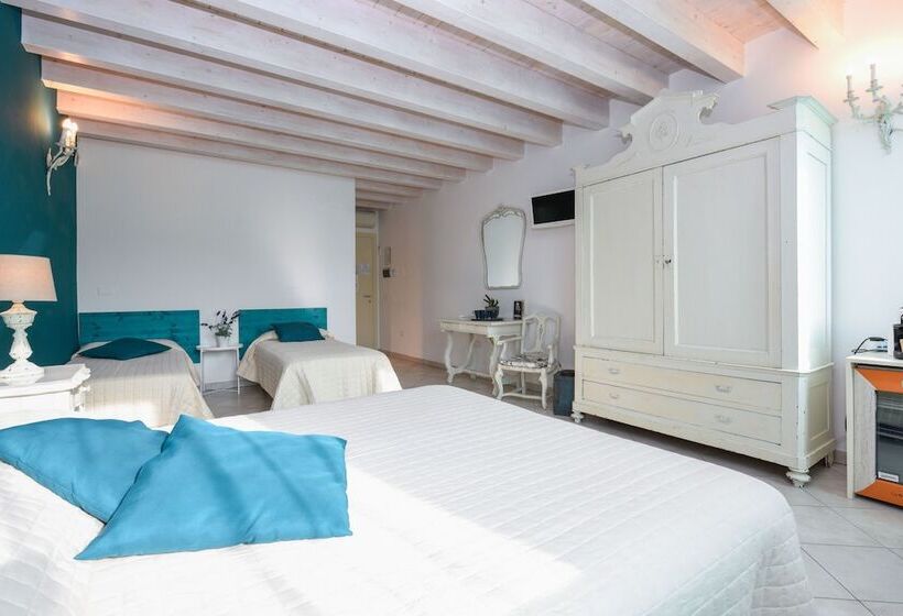 Четырехместный Номер Deluxe, Le Rêve   Lake View Rooms