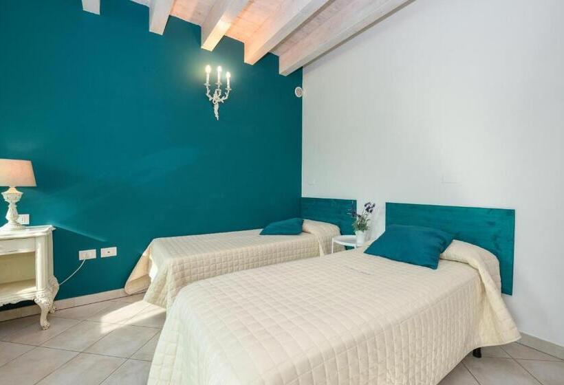 Четырехместный Номер Deluxe, Le Rêve   Lake View Rooms