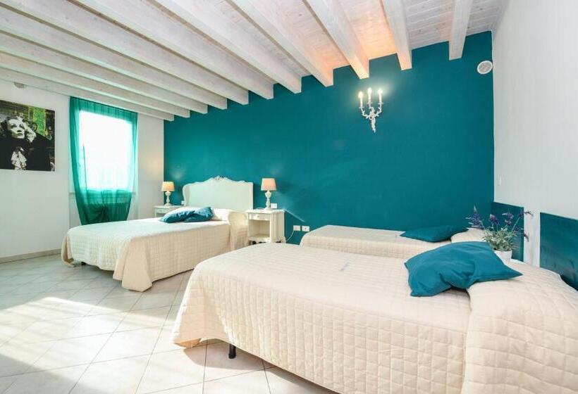 Четырехместный Номер Deluxe, Le Rêve   Lake View Rooms