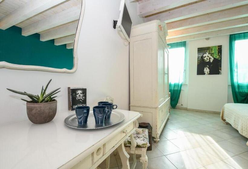 Четырехместный Номер Deluxe, Le Rêve   Lake View Rooms