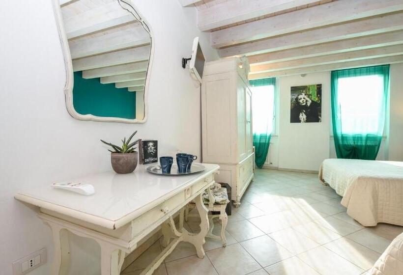 غرفة ديلوكس رباعية, Le Rêve   Lake View Rooms