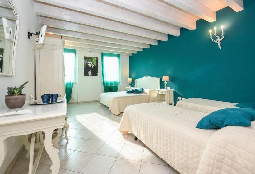 Четырехместный Номер Deluxe, Le Rêve   Lake View Rooms