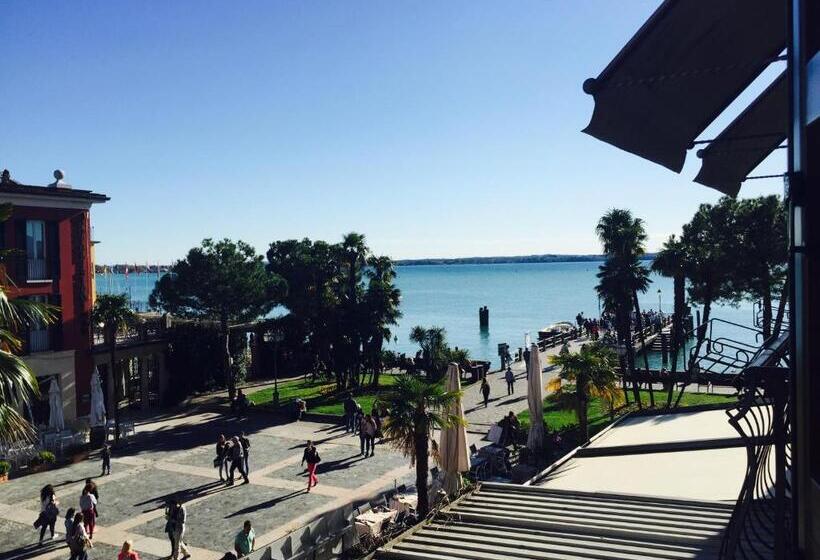 Четырехместный Номер Стандарт, Le Rêve   Lake View Rooms