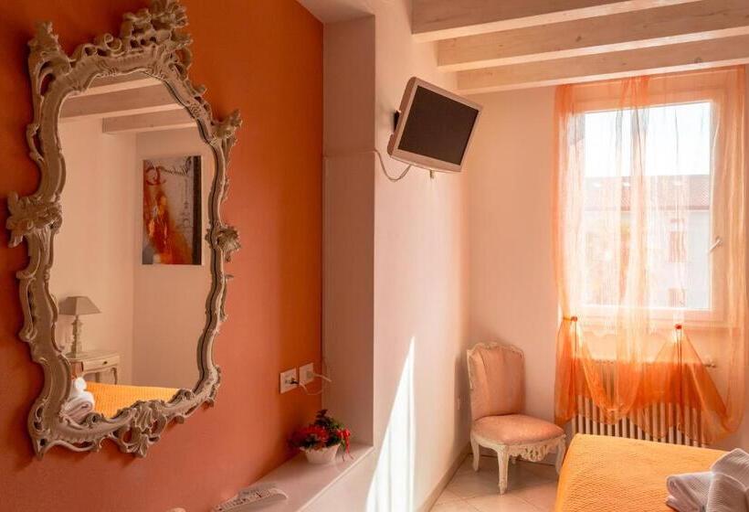 Четырехместный Номер Стандарт, Le Rêve   Lake View Rooms