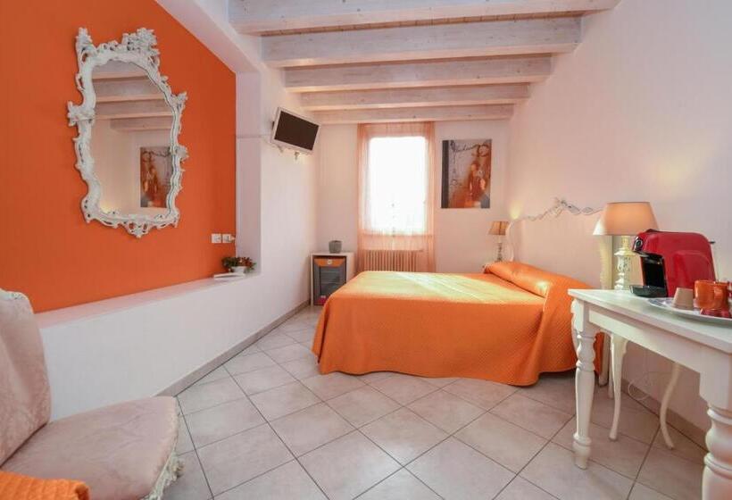 Четырехместный Номер Стандарт, Le Rêve   Lake View Rooms