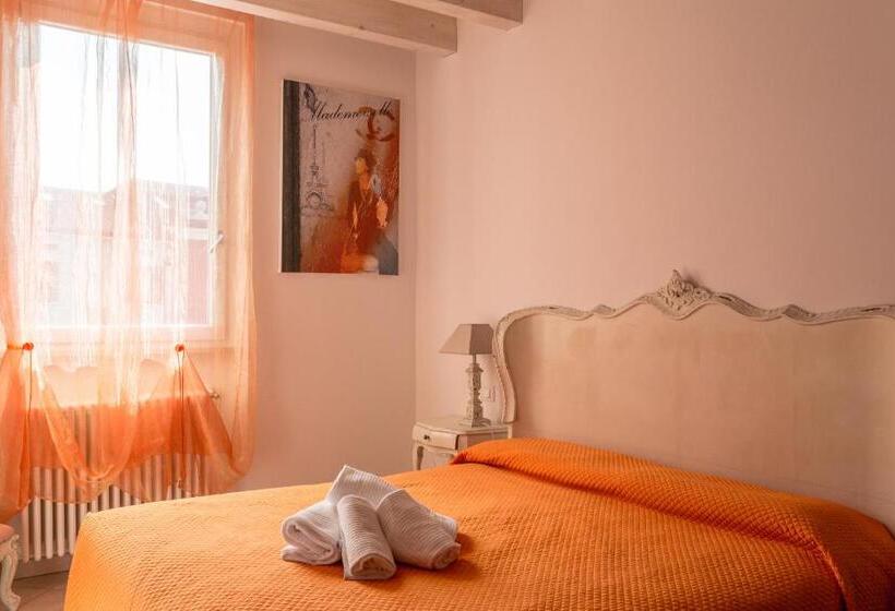 Четырехместный Номер Стандарт, Le Rêve   Lake View Rooms