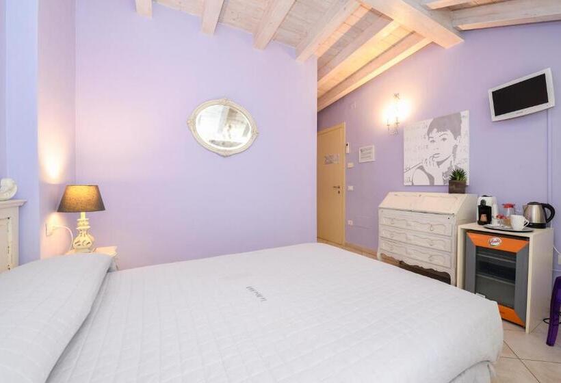 غرفة قياسية مزوَّدة بشُرفة, Le Rêve   Lake View Rooms